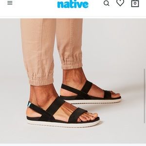 Native Ellis Sandals (black, size 8)